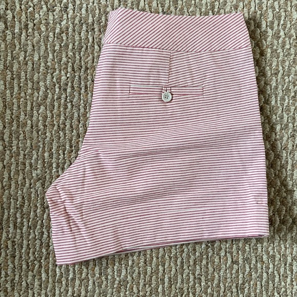Outback Red NWOT Pink and White Pin-Striped Women’s Shorts - Picture 9 of 11